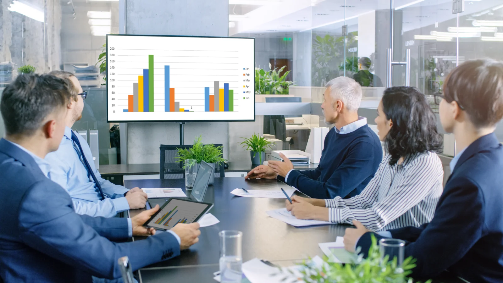 International business meeting used as a neutral illustration of investment due diligence