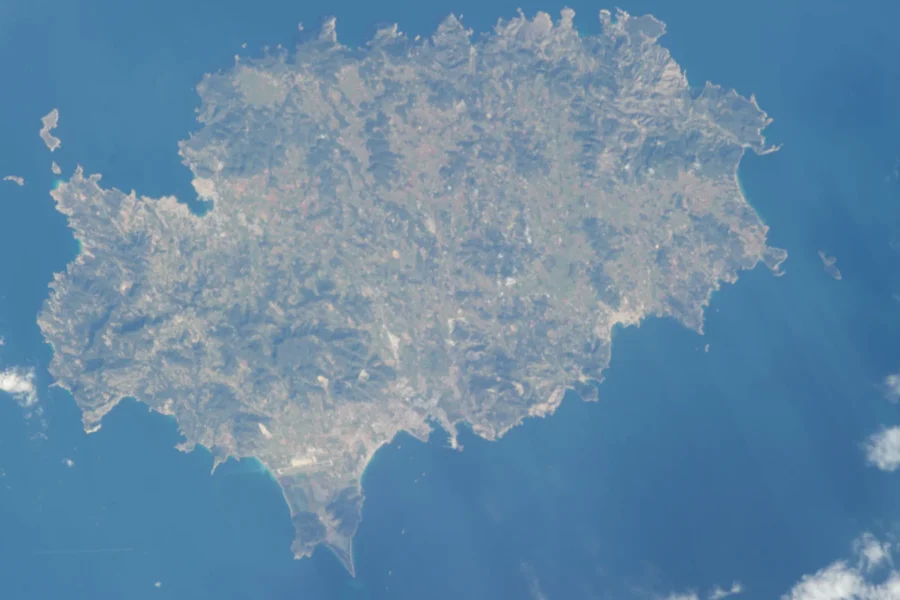 Spain welcomes 96.8 million tourists: the challenge is no longer attraction but management